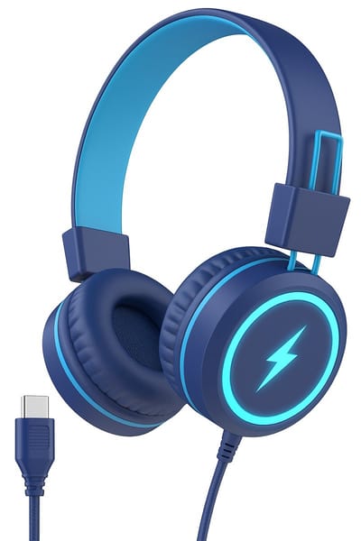 StayPowered Kinderhoofdtelefoon - Veilig en Stijlvol met LED-Verlichting - USB-C Aansluiting - Volumelimiet 85/94 dB - Ingebouwde Microfoon - Opvouwbaar en Lichtgewicht - Zachte Oorkussens - Stereo Geluid - Blauw - Levering Sneller dan Aangegeven!
