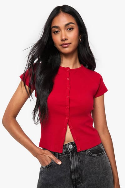 boohoo Dames Geribbelde top met knoopdoorloop en capmouw Top | Rood | Maat: 36
