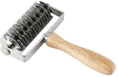 longziming -Roestvrijstalen Deegsnijder met Houten Handvat – Bakgereedschap voor Taarten, Koekjes en Brood – Visnetpatroon voor Perfecte Desserts
