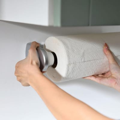 Famanu - Papieren Handdoekhouder Onder Kast Of Muurbevestiging Een Hand Bediening Spanningsarm Keukenrolhouder (Zilverkleurig, voor rol van 24-28 cm/9,4-11 inches)