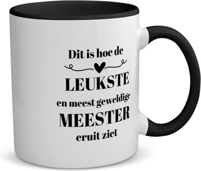 Akyol - dit is hoe de leukste en meest geweldige meester eruit ziet koffiemok - theemok - zwart - Meester - meest leukste leraar - verjaardag - cadeautje voor meester - meester artikelen - kado - geschenk - collega's - 350 ML inhoud