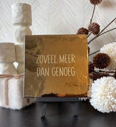 Hartjespost | Tegeltje Zoveel meer dan genoeg, goud, goud | schoencadeautjes sinterklaas | tegeltjes met tekst | spreuktegel | tegeltjeswijsheden | cadeau | Christmas | Xmas | kerstmis | kerstboom | zelfliefde | love | liefde | 13x13