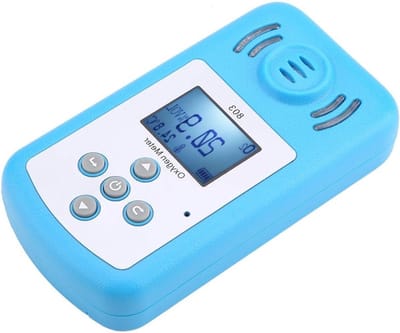 Draagbare digitale zuurstofgaslekdetector met blauw display voor continue monitoring van zuurstofconcentratie, geluid en lichtsignalen