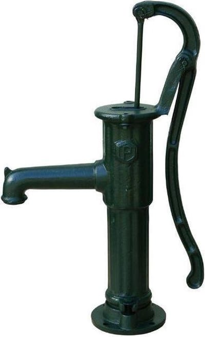 Groene gietijzeren handzwengelpomp - staand