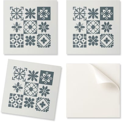 Zelfklevende vinyl badkamertegels met geometrische prints in een formaat van 20x20x20 cm.