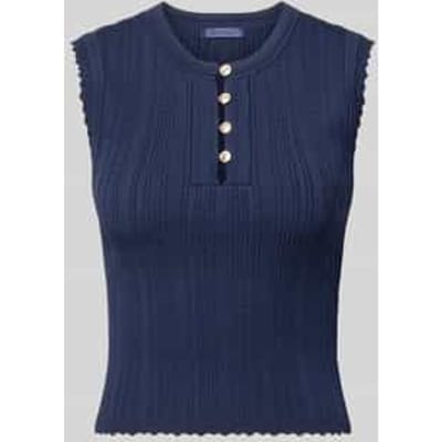 Tricottop in ajourtricot met korte knoopsluiting