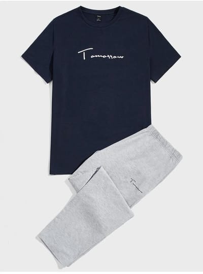 Stijlvolle en Comfortabele Heren Pyjama Set Marineblauw met 'Tomorrow' Schriftprint, Zachte Katoenmix, Perfect voor Ontspannen Dagen en Nachten - S-M