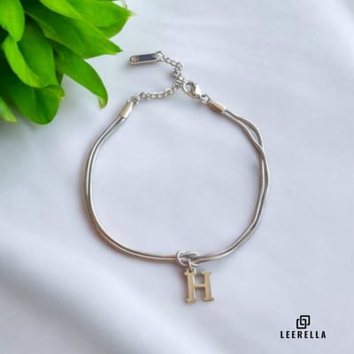 Leerella | H | Stijlvolle Letter Armband van Hoogwaardig RVS in Zilverkleur met Initialen – Perfect voor Dames en Heren | Luxe Accessoire met Persoonlijke Touch Moederdag, Valentijnsdag en Verjaardag Cadeau 16+5cm