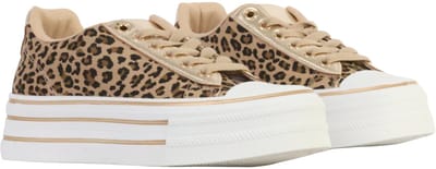 Sneakers met veters