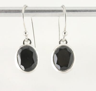 Zilveren oorbellen met zwarte spinel