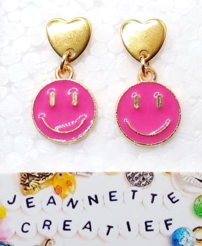 Jeannette-Creatief® - Fun - Smiley Pink - Oorbellen Dames - Oorbellen Fuchsia - Donkerroze - Roze Oorbellen - Oorbellen met Smiley - Oorbellen met Hartjes - Valentijn - Moederdag