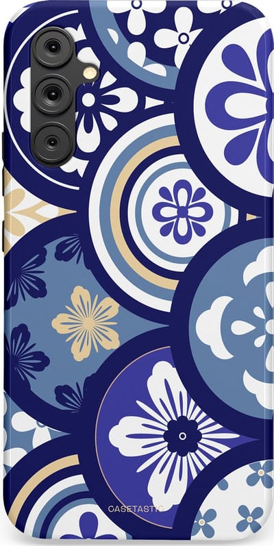 Casetastic Hoesje Geschikt voor Samsung A34 (5G) - Stijlvolle Beschermende Duo-layer Case - Blauwe bloemen Talavera Maiolica Patroon