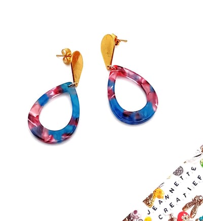 Jeannette-Creatief® - Resin - Filigraan & Resin - Resin Oorbellen - Dames Oorbellen - Filigraan Oorbellen - Gouden RVS Filigraan Oorknoppen - Resin oorbellen donkerblauw / fuchsia /roze / rood - Oorbellen - Valentijn