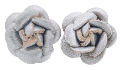 Behave - Oorstekers met bloemetjes van imitatieleer - 2,5 cm