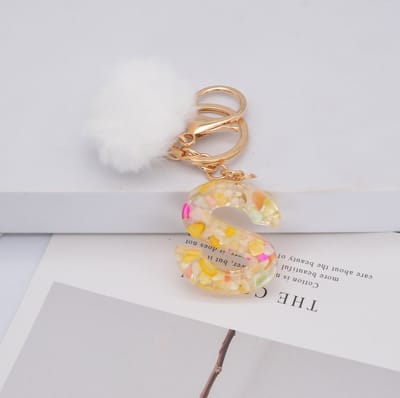 Letter Sleutelhanger A-Z – Luxe Initialen Sleutelhanger met Pompon & Kwastje – Tashanger voor Dames & Meisjes – Accessoire voor Sleutelbos, Handtas, Rugzak & Autosleutel – Persoonlijk Cadeau voor Vrouw, Moeder, Dochter & Vriendin
