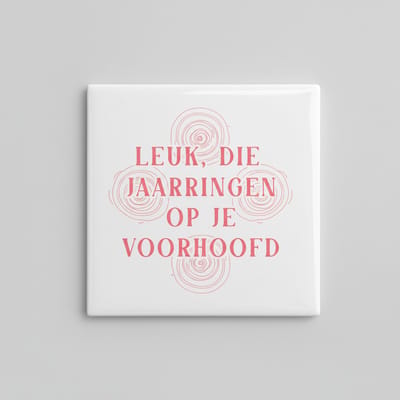 Leuk Die Jaarringen Op Je Voorhoofd Grappige Quote Tegel – Nederlandse Humor Wanddecoratie Cadeau – 15 x 15 cm Keramische Tegel