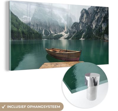 MuchoWow® Glasschilderij 40x20 cm - Schilderij acrylglas - Mist - Sneeuw - Berg - Boot - Foto op glas - Schilderijen
