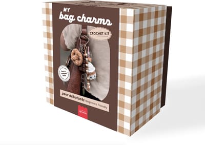 La Petite Epicerie Kit DIY Crochet - My Bag Charms / Mijn Tasbedels - COFFEE TIME 2 tasbedels om te haken (café 5 cm & Pretzel 8 cm) | Creatieve | Hobbyset | kinderen en volwassenen | beginnersvriendelijk