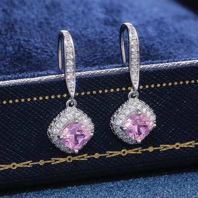 Schitterende vierkante oorbellen voor vrouwen en meisjes, met glinsterende regenboogkleurige strass-steentjes en zirkonia. Bruidssieraden voor dames en vrouwen.