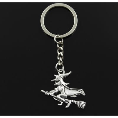 Heksenbezem Sleutelhanger Ornament, Halloween Exclusief Cadeau, Creatief Klein Hanger dat de Aandacht Trekt zilver