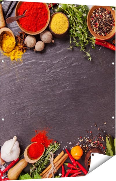 Gards Tuinposter Verschillende Kruiden op een Zwarte Tafel - 90x120 cm - Tuindoek - Tuindecoratie - Wanddecoratie buiten - Tuinschilderij