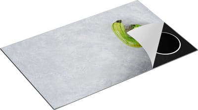 Chefcare Inductie Beschermer Twee Courgettes op Grijze Marmer - Groente - 85x52 cm - Afdekplaat Inductie - Kookplaat Beschermer - Inductie Mat
