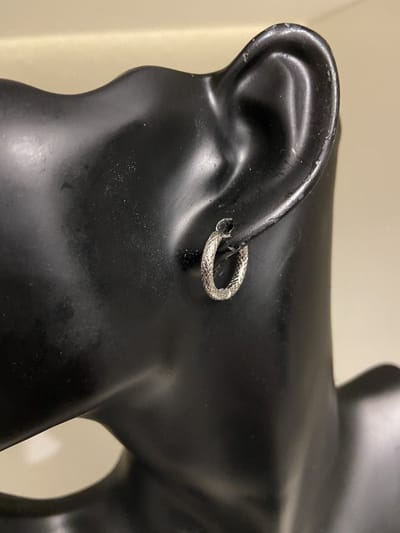 Getextureerde oorbel voor mannen 1 stuk | | Make up | Parfum | Moederdag | Verjaardagscadeau| Cadeautje| Valentijnsdag| Kado | sieraden | vaderdag | oorbellen | oorsieraden