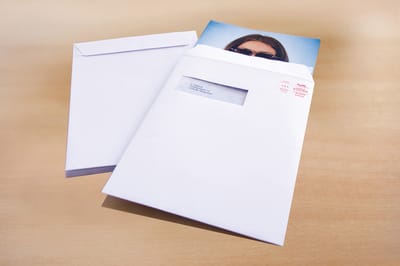 Raadhuis akte envelop - 220x312mm - EA4 - wit - met plakstrip - venster links - 250 stuks