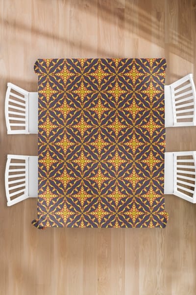 Kerst Tafelkleed - Kerstmis Decoratie - Tafellaken - Patronen - Kerst - Goud - 150x200 cm - Kerstmis Versiering - Tafeldecoratie Kerstmis - Kerstdecoratie tafel - Tafelversiering