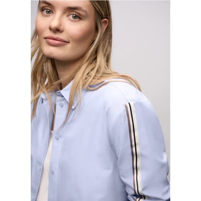 Overhemdblouse met getapete details