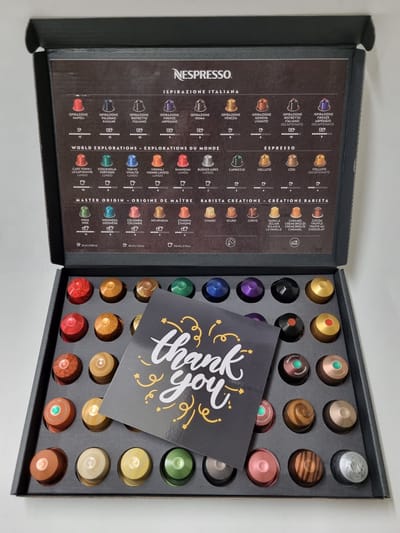 Koffie Proeverij Pakket groot 40 stuks verschillende smaken met Mystery Card 'Thank You' met persoonlijke (video) boodschap | Verjaardag | Sinterklaas | Kerstpakket | Vaderdag | Moederdag | Jubileum | Valentijnsdag