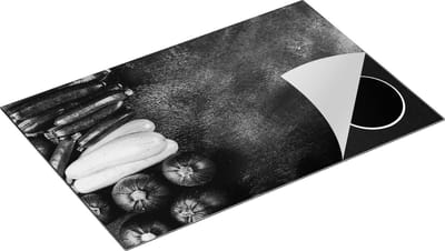 Chefcare Inductie Beschermer Courgettes op Zwarte Marmer - Groente - Zwart Wit - 80x50 cm - Afdekplaat Inductie - Kookplaat Beschermer - Inductie Mat