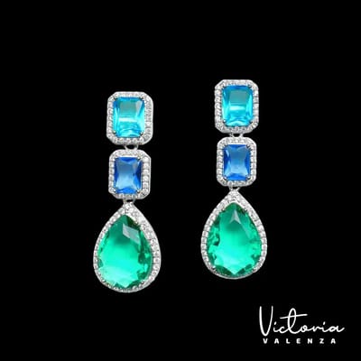 Victoria Valenza Monte Carlo Luxe Oorbellen Dames Messing Oorhangers Dames Oorringen - Meerkleurige Steen - Kleur Zilver - 1 Paar