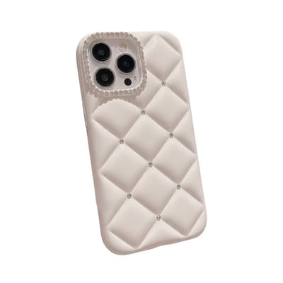 Wit gewatteerd telefoon hoesje geschikt voor iPhone 13 Pro – dames – premium backcover case met rhinestone details en vierkant camera frame
