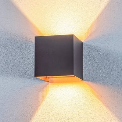 Lindby LED buiten wandlamp Nivar, hoekig, zwart/goud, 10 cm
