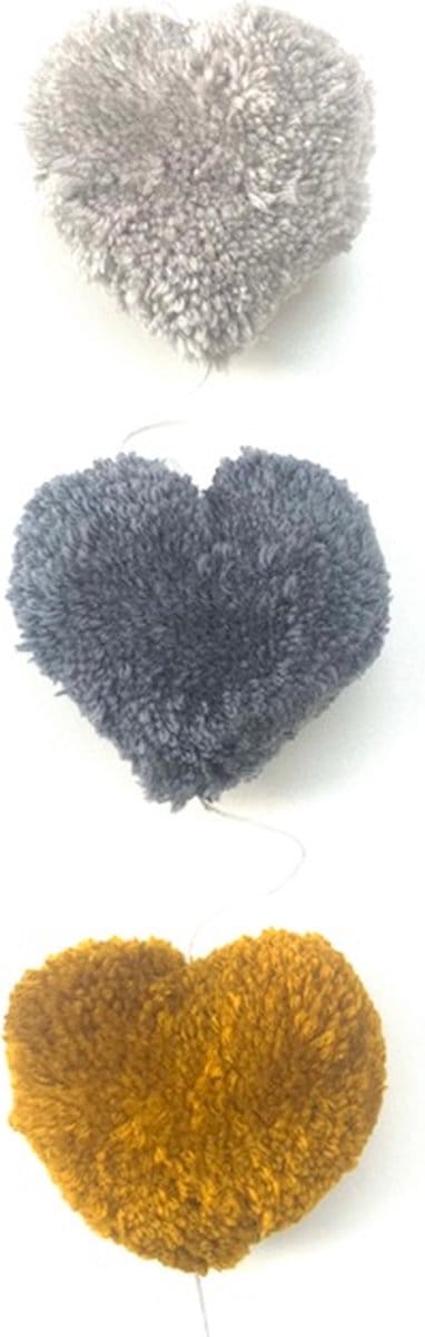 Luna-Leena duurzame hartjes slinger - grijs & oker - 6x harten verticaal - L 89cm - 100% zachte wol - hand gemaakt in Nepal - hearts garland - love - liefde - babyshower - geboorte - valentijn - feest - jubileum - verjaardag - cadeau - moederdag