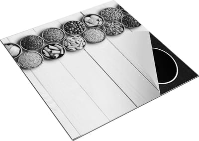 Chefcare Inductie Beschermer Kruidenbakjes op een Houten Tafel - Zwart Wit - 78x78 cm - Afdekplaat Inductie - Kookplaat Beschermer - Inductie Mat