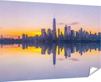 Gards Tuinposter New York Skyline bij Zonsopgang - 180x120 cm - Tuindoek - Tuindecoratie - Wanddecoratie buiten - Tuinschilderij