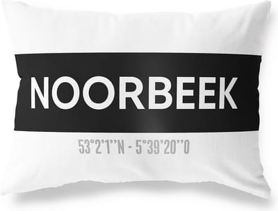 Tuinkussen NOORBEEK - LIMBURG met coördinaten - Buitenkussen - Bootkussen - Weerbestendig - Jouw Plaats - Studio216 - Modern - Zwart-Wit - 50x30cm