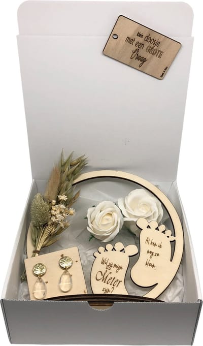 Geschenkbox Wil jij mijn METER zijn? | beige | flowerhoop | droogbloemen | oorbellen | meter vragen | meter worden | peettante vragen | peettante worden | cadeau | doosje met een vraag | hoepel droogbloemen