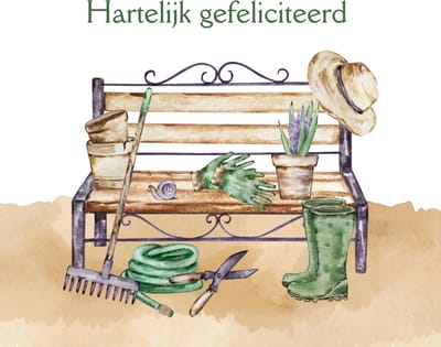 Wenskaart hartelijk gefeliciteerd bankje tuingereedschap – 13x13 cm – gevouwen kaart – inclusief witte envelop – stevig papier – felicitatiekaart