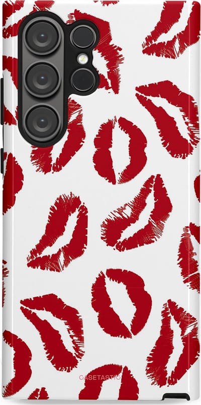 Casetastic Hoesje Geschikt voor Samsung S23 Ultra - Stijlvolle Beschermende Duo-layer Case - Liefdeskusjes Rood Zoenen