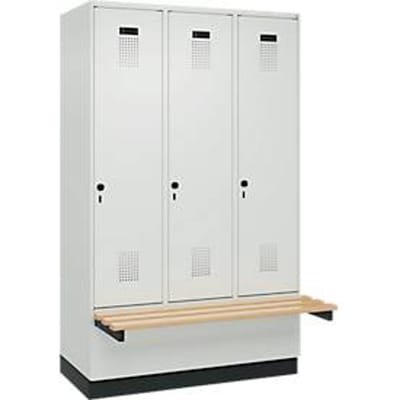 C+P Evolo Plus garderobekast, 3 vakken van elk 400 mm breed, sokkel, zwevende bank, B 1200 x D 815 x H 1950 mm, draaischroef, lichtgrijs/lichtgrijs