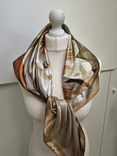Vierkante dames sjaal Bernice-gebloemd motief-taupe bruin wit teracotta beige groen-90x90