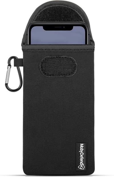 MobyDefend Hoesje - Geschikt voor iPhone XR - Neopreen Pouch Met Karabijnhaak - Insteek - Riemlus - Zwart