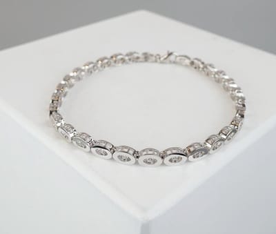 Christian wit gouden ovale armband