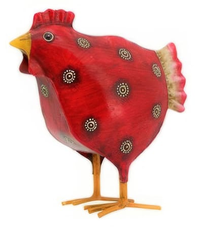 Metalen kip 22 cm hoog rood met bolletjes