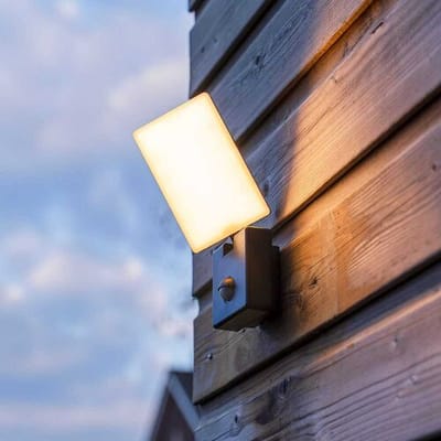 HOFTRONIC Selby - LED Wandlamp met sensor - 10 Watt 780 Lumen - Bewegingssensor en schemerschakelaar - 3000K warm wit licht - zwart