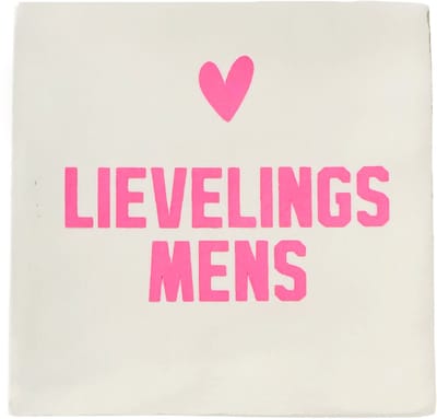 Snoes Spreuktegel – Lievelingsmens – Wit met Lichtroze – Inclusief Plakhaakje – Handgemaakt Keramiek 10x10 cm – Pastel Cadeau – Wanddecoratie Meisjeskamer – Persoonlijk Kado