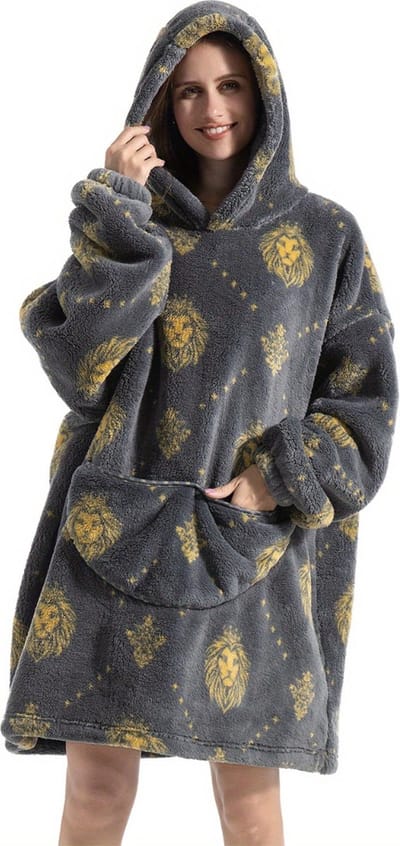 Bovista Hoodie Deken Met Mouwen - Plaid - Knuffeldeken - Onesie - Fleece Blanket - Dames - Heren - Kinderen - Extra Zacht & Warm - Grijze Leeuw